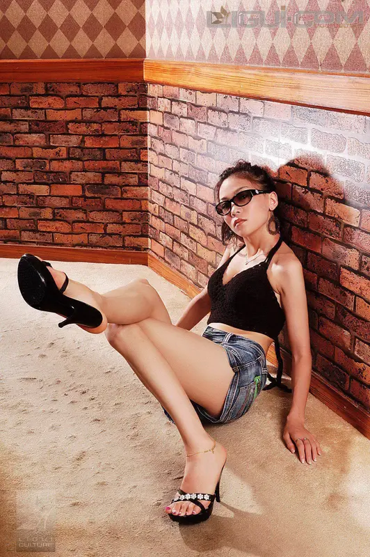 2008.11.09 寂寞淑女裸足诱惑 Model 梦露 - Ligui丽柜